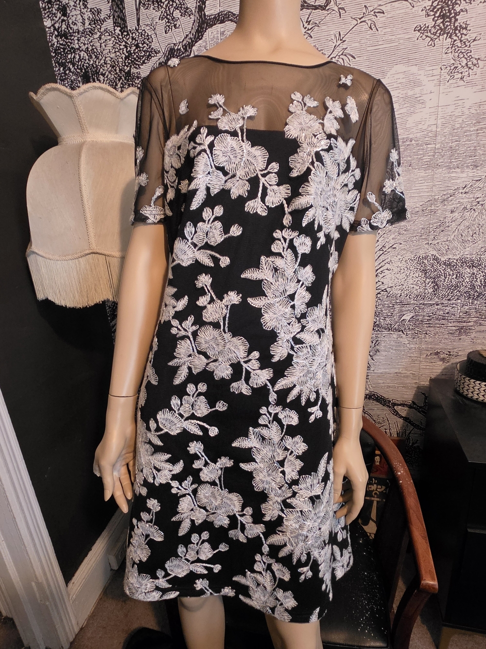 Tadashi Shoji Size 10 Embroidered Floral Mesh Illusion Floral Sheath Dress